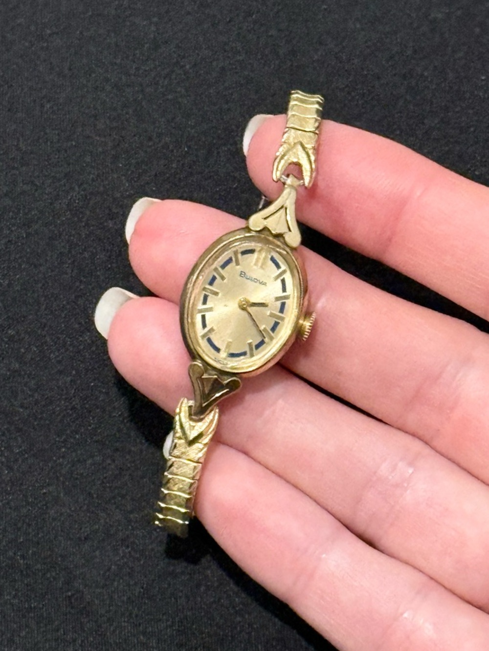Vintage Bulova Women's Gold Tone Oval Dial Bracelet Watch